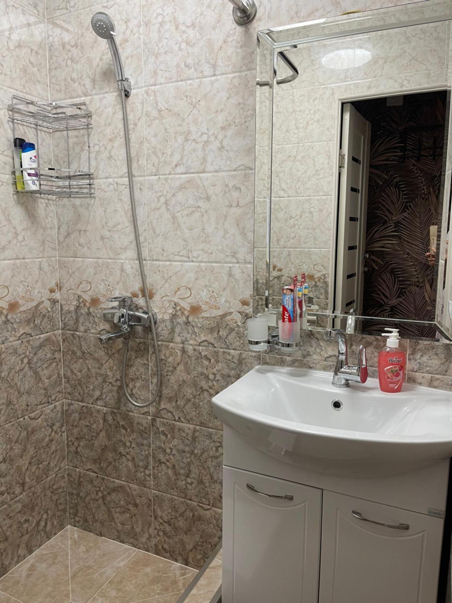 Уютная Комната-Студия В Центре Бишкека Bagian luar foto